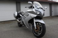 YAMAHA FJR occasion en vente dans la région Auvergne (43) à 3500 euro photo de YAMAHA FJR 1300 occasion de couleur argent en vente à Le Puy En Velay