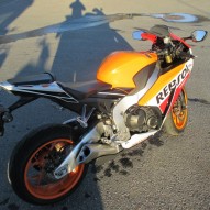 HONDA CBR occasion en vente dans la région Ile De France (75) à 4200 euro photo de HONDA CBR 1000 occasion de couleur orange en vente à Paris 01