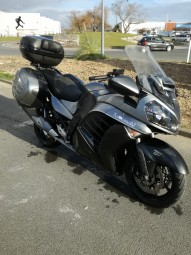 KAWASAKI GTR occasion en vente dans la région Aquitaine (33) à 11800 euro photo de KAWASAKI GTR 1400 occasion de couleur gris en vente à Budos