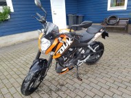 KTM DUKE occasion en vente dans la région Languedoc-Roussillon (48) à 1350 euro photo de KTM DUKE 125 occasion de couleur orange en vente à La Villedieu