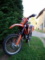 KTM EXC occasion en vente dans la région Provence-Alpes-Cote D'Azur (84) à 1000 euro photo de KTM EXC 125 occasion de couleur orange en vente à Ansouis