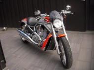 HARLEY DAVIDSON 1250 V-ROD VRSC occasion en vente dans la région Lorraine (55) à 3500 euro photo de HARLEY DAVIDSON 1250 V-ROD VRSC 1246 occasion de couleur orange en vente à Bar Le Duc