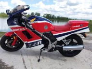 HONDA CBR occasion en vente dans la région Provence-Alpes-Cote D'Azur (83) à 2500 euro photo de HONDA CBR 1000 occasion de couleur rouge en vente à La Londe Les Maures