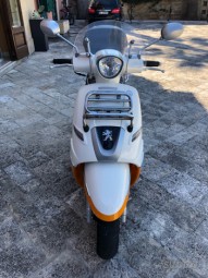 PEUGEOT DJANGO occasion en vente dans la région Rhone-Alpes (69) à 300 euro photo de PEUGEOT DJANGO 125 occasion de couleur jaune en vente à Lyon 05