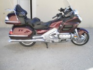 HONDA GL GOLDWING 1800 occasion en vente dans la région Poitou-Charentes (16) à 17500 euro photo de HONDA GL GOLDWING 1800 1800 occasion de couleur Bordeaux en vente à Ronsenac