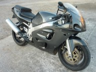 SUZUKI GSXR occasion en vente dans la région Provence-Alpes-Cote D'Azur (84) à 1500 euro photo de SUZUKI GSXR 600 occasion de couleur en vente à Roaix