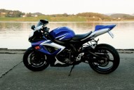 SUZUKI GSX-R750 occasion en vente dans la région Provence-Alpes-Cote D'Azur (83) à 3000 euro photo de SUZUKI GSX-R750 750 occasion de couleur bleu en vente à Toulon